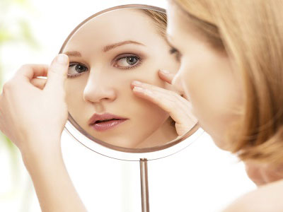 什么原因?qū)е铝似つw毛孔粗大?